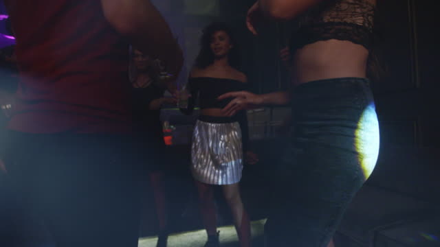 Friends-dancing-and-partying-at-nightclub