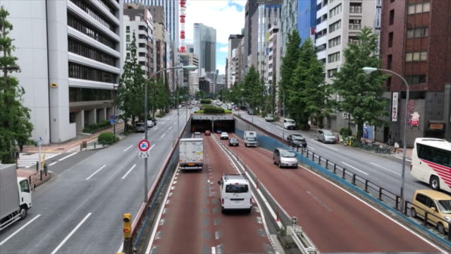 Verkehr-in-Ginza-Viertel-in-Tokio