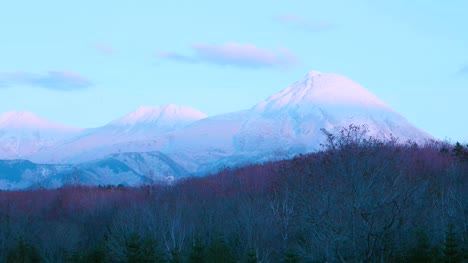 Mt.Rausu,in-Parque-Nacional-de-Shiretoko,-Hokkaido,-Japón,-filmada-en-4K