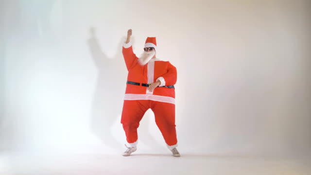 Cheerful-Santa-Claus-partying-on-Christmas-eve.-4K.