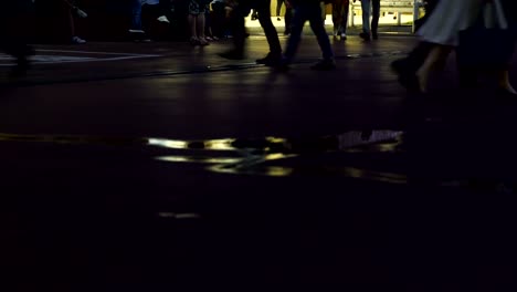 Crowd-of-commuters-on-their-way-to-work-in-Tokyo