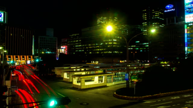Night-lapse-4K-at-shinjuku-bus-rotary-east-side-zoom-in
