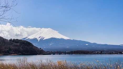 View-of-Mount-Fuji-at-kawaguchiko,-Japan-in-the-sunny-day