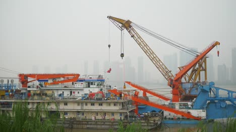 Wuhan-Stadt-Industriekran-Fluss-Bucht-Panorama-4k-china