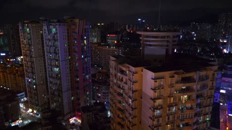 Zhuhai-paisaje-urbano-nocturno-iluminado-tráfico-camino-azotea-panorama-4k-de-china