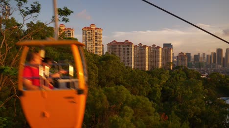 Sonnenuntergangszeit-Zhuhai-Stadtbild-Park-View-Drahtseilbahn-Panorama-4k-china
