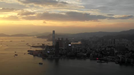 4-k-Hyperlapse-Antenne-Szene-von-Hong-Kong-City-mit-Victoria-Bay-Szene-im-Sonnenuntergang