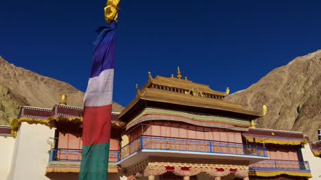 Monasterio-tibetano-en-aldea-de-Nubra,-Ladakh,-la-India-de-Leh