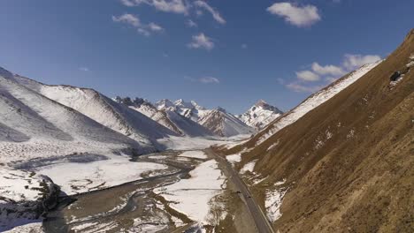 Montaña-de-la-nieve,-Duku-carretera,-Xinjiang,-China