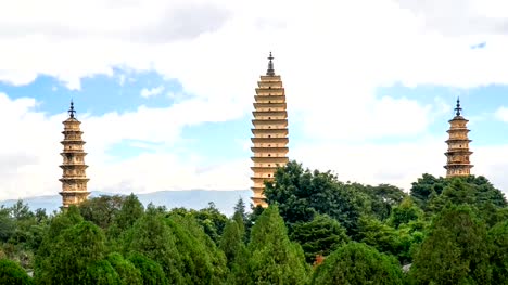Three-Pagodas-at-Chongsheng-temple-in-Dali,-Yunnan-,China.