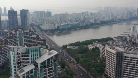 Abend-Zeit-Hainan-Insel-Sanya-Fluss-Verkehr-Brücke-Antenne-Topdown-Panorama-4k-china
