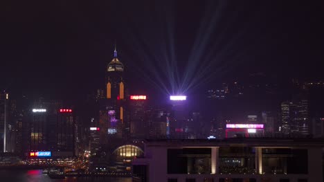 Show-de-luces-de-puerto-de-Hong-Kong-en-la-noche