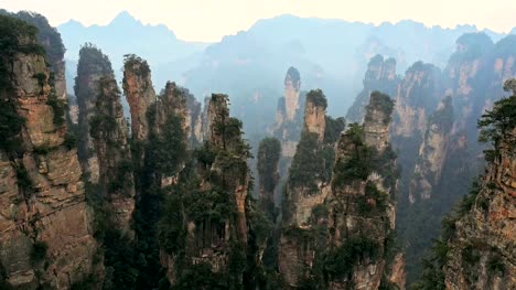 Berglandschaft-von-Zhangjiajie