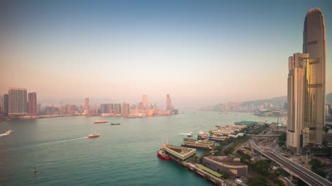 China-Sonnenuntergang-Licht-Hong-Kong-Stadt-Bucht-Victoria-Hafen-auf-dem-Dach-Panorama-4k-Zeitraffer