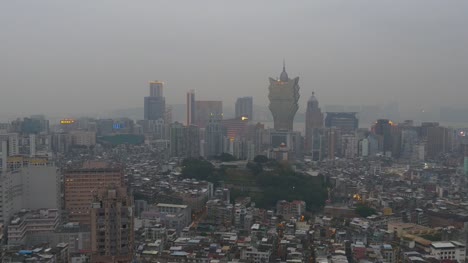 China-Bewölkt-Dämmerung-Macau-Innenstadt-auf-dem-Dach-Stadtpanorama-4k