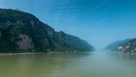 Lapso-de-tiempo-en-el-barco-del-río-de-Yangtze-en-China