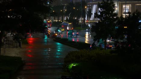 China-regnerischen-Nacht-leuchtet-Macau-Verkehr-Straße-Stadtpanorama-4k