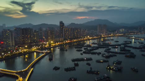 China-Sonnenuntergang-Nacht-beleuchtete-Zhuhai-Stadt-Bucht-berühmten-Hafen-dock-aerial-Panorama-4k-Zeitraffer