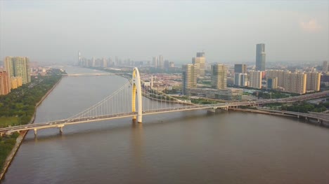China-Sonnenuntergangszeit-Guangzhou-Stadtbild-Perlfluss-Liede-Brücke-aerial-Panorama-4k