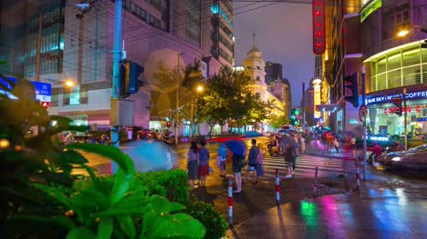 Fußgängerzone-Nanjing-Shanghai-Kreuzung-Nacht-beleuchtet-4-k-Zeitraffer-China