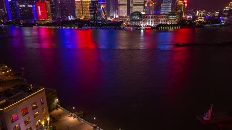 nächtliche-Stadt-Verkehr-Fluss-Pudong-Bucht-Panorama-4k-Zeitraffer-China-shanghai