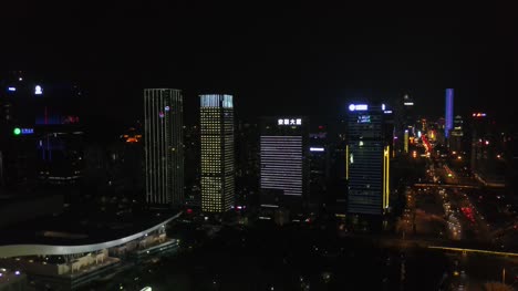China-Nacht-Zeit-Shenzhen-City-Hall-Innenstadt-beleuchtet-aerial-Panorama-4k
