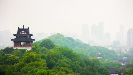 Tag-Wuhan-gelbem-Kranich-Rotes-Tor-Glocke-Tempel-Park-Stadtbild-Panorama-4-k-Zeit-hinfällig,-china