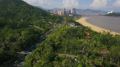sonnigen-Tag-Zhuhai-Jingshan-Park-Stadtbild-Verkehr-Straße-Strand-aerial-Panorama-4k-china