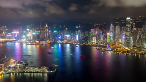 Timelapse-de-noche-de-Hong-Kong---Central-y-el-puerto-de-Victoria.-Paisaje-urbano-del-distrito-financiero-y-de-negocios