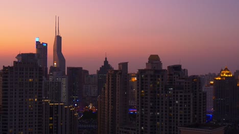 Sonnenuntergang-Nacht-beleuchtete-Stadt-Zentrum-auf-dem-Dach-Panorama-4k-China-shanghai
