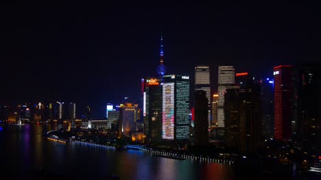 Nacht-erleuchtet-Stadtbild-Innenstadt-auf-dem-Dach-am-Flussufer-Panorama-4k-China-shanghai