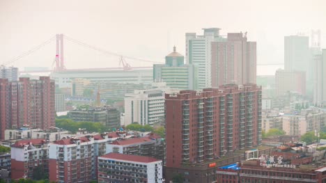 sonnigen-Tag-Wuhan-Stadtbild-Yingwuzhou-Jangtse-Brücke-auf-dem-Dach-sehen-4-k-Zeit-verfallen-china