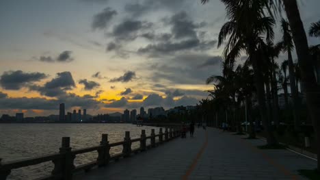 China-Sonnenuntergang-Himmel-Zhuhai-Stadtbild-zu-Fuß-Bucht-Panorama-4k-Zeitraffer