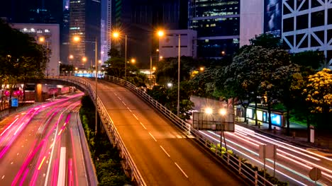 Straßenverkehr-in-Hong-Kong-bei-Nacht-Zeitraffer