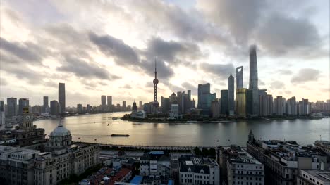 Zeitraffer-der-Skyline-von-Shanghai-und-Stadtbild-bei-Sonnenaufgang