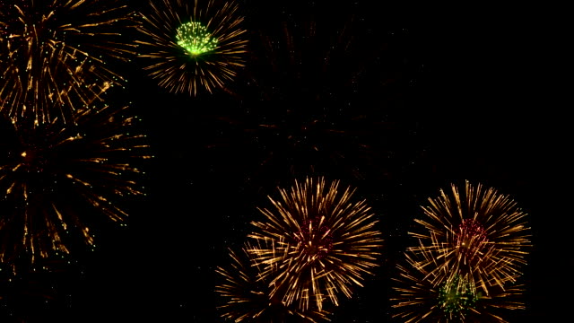 Magnificent-continuous-golden-firework-display