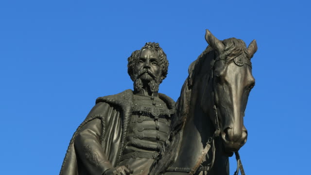 Statue-von-Ferenc-II-Rakoczi-im-ungarischen-Parlament