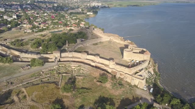 Volar-el-drone-sobre-la-antigua-fortaleza-de-Akkerman-que-está-en-la-orilla-del-estuario-del-Dniéster-en-la-ciudad-de-Bilhorod-Dnistrovskyi