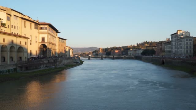 Florenz,-Italien,-Arno-Fluss