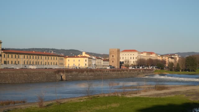 Muelle-del-río-Arno-en-Florencia