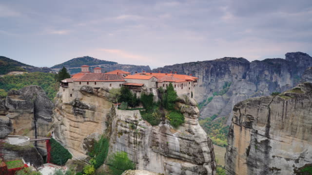 Varlaam-monastery-in-Meteora,-Greece.-Time-lapse