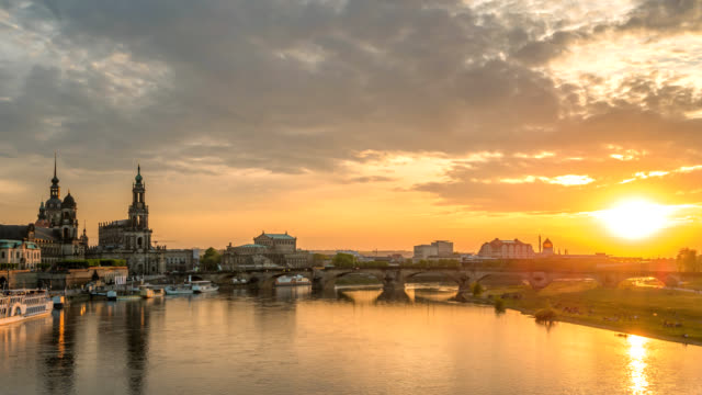 Dresden-Germany-time-lapse-4K,-city-skyline-sunset-timelapse-at-Elbe-River