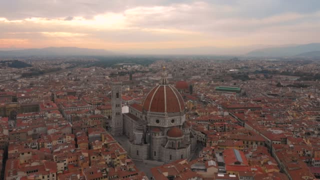 Duomo-di-Firenze---Luftaufnahme-in-der-Abenddämmerung