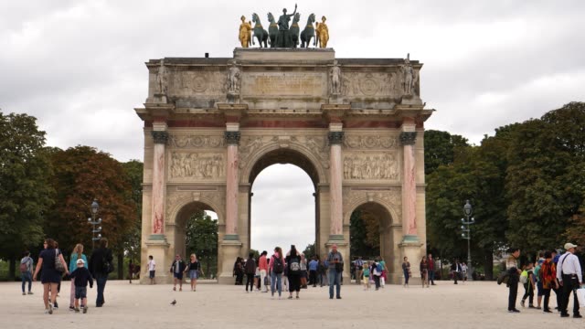 Paris,-Frankreich,-27.-August-2018,-Arc-de-Triomphe-du-Carrousel