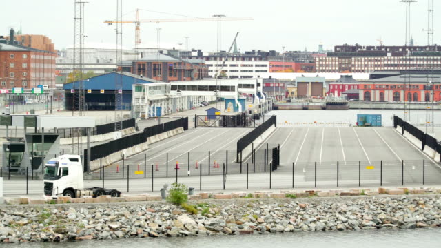 El-área-limpia-y-gran-puerto-de-Estocolmo-en-Suecia