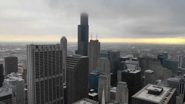Drone-footage-in-Chicago,-IL