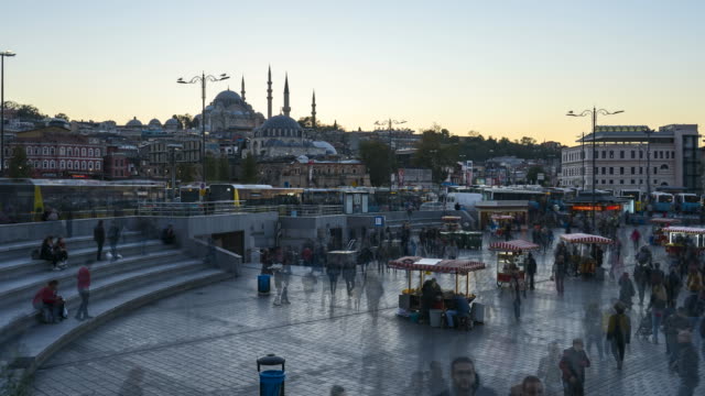 Horizonte-de-Istanbul,-Turquía-timelapse-del-Pachá-Rustem-día-a-lapso-de-tiempo-de-la-noche-en-Estambul,-Turquía