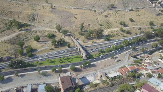 tanque-de-gas-aire-histórico,-vista-a-la-ciudad,-drone,-Tarihi-Hava-Gazı-Deposu