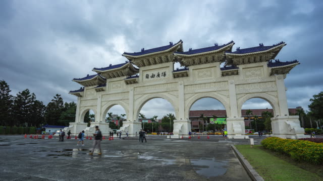 Chiang-Kai-Shek-Memorial-Hall-in-Taipeh,-Taiwan-Tag-zu-Nacht-Zeitraffer
