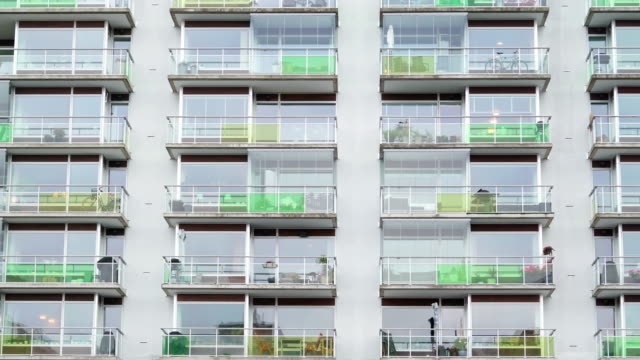 Moderne-Glas-Gebäude-an-der-Küste-von-Stockholm-Schweden